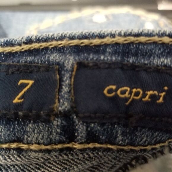 Islandia Capri Jeans. Size 7. - Picture 7 of 8